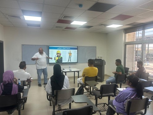مدرب أمام الحضور