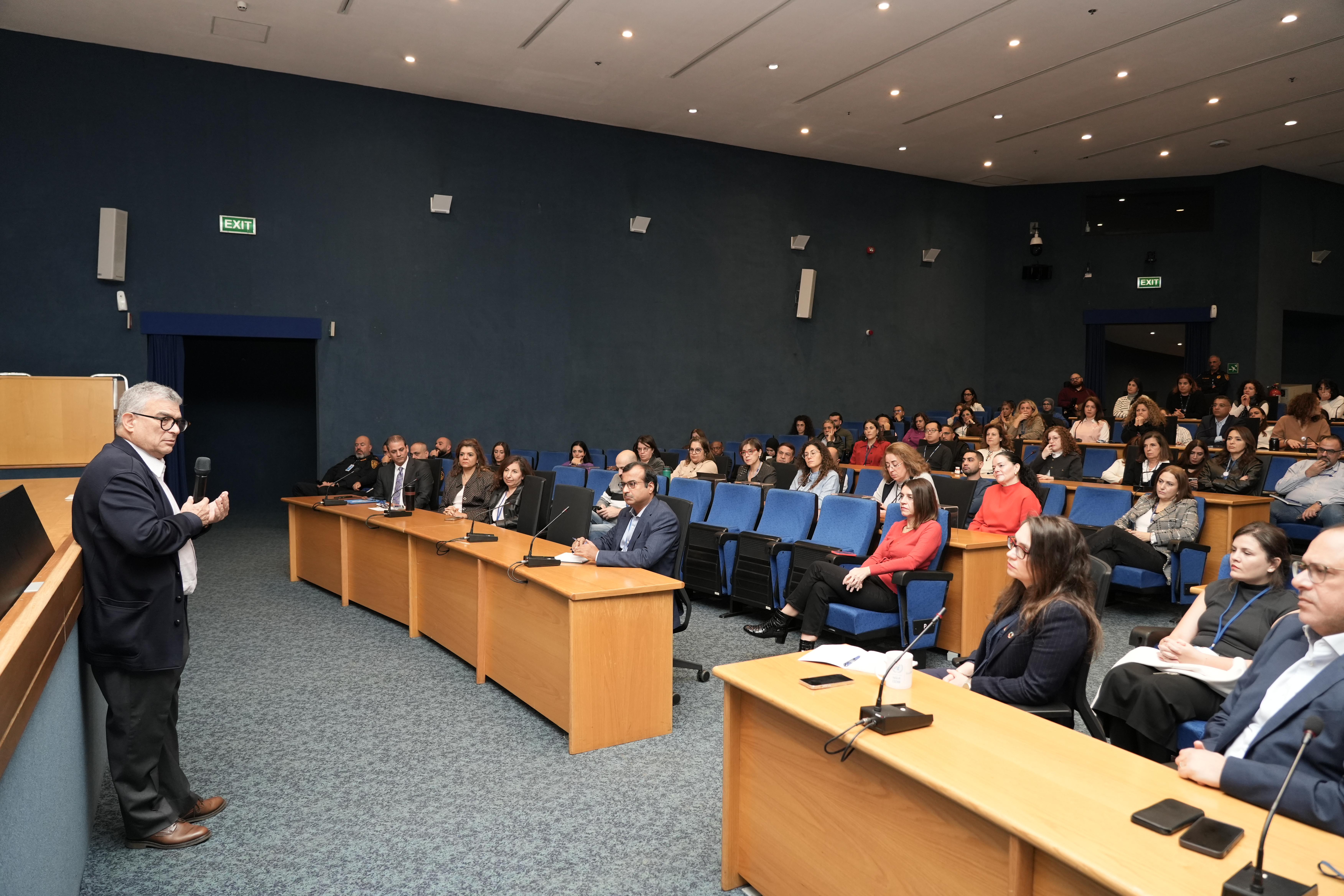 ES addressing the audience