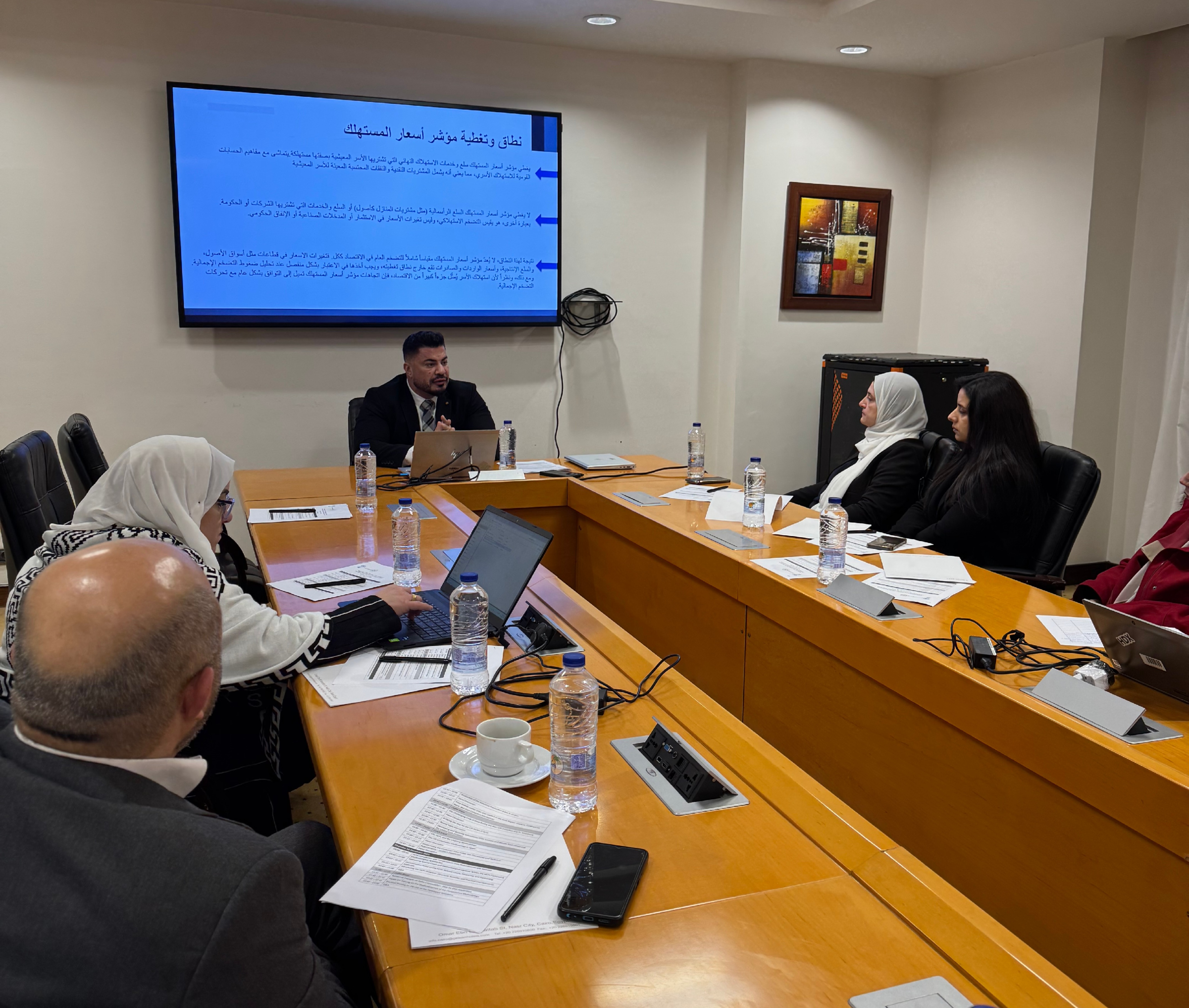 Discussant around a table